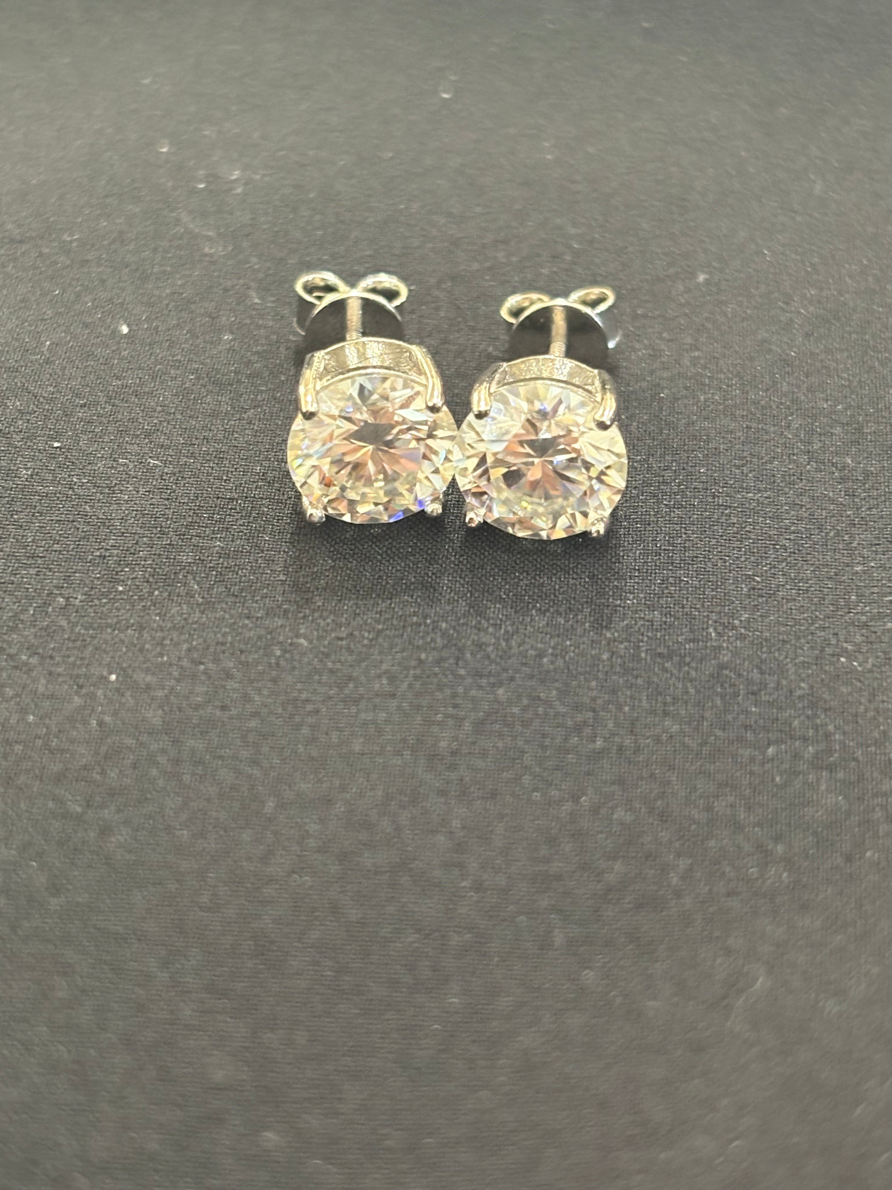 8mm Moissanite Studs