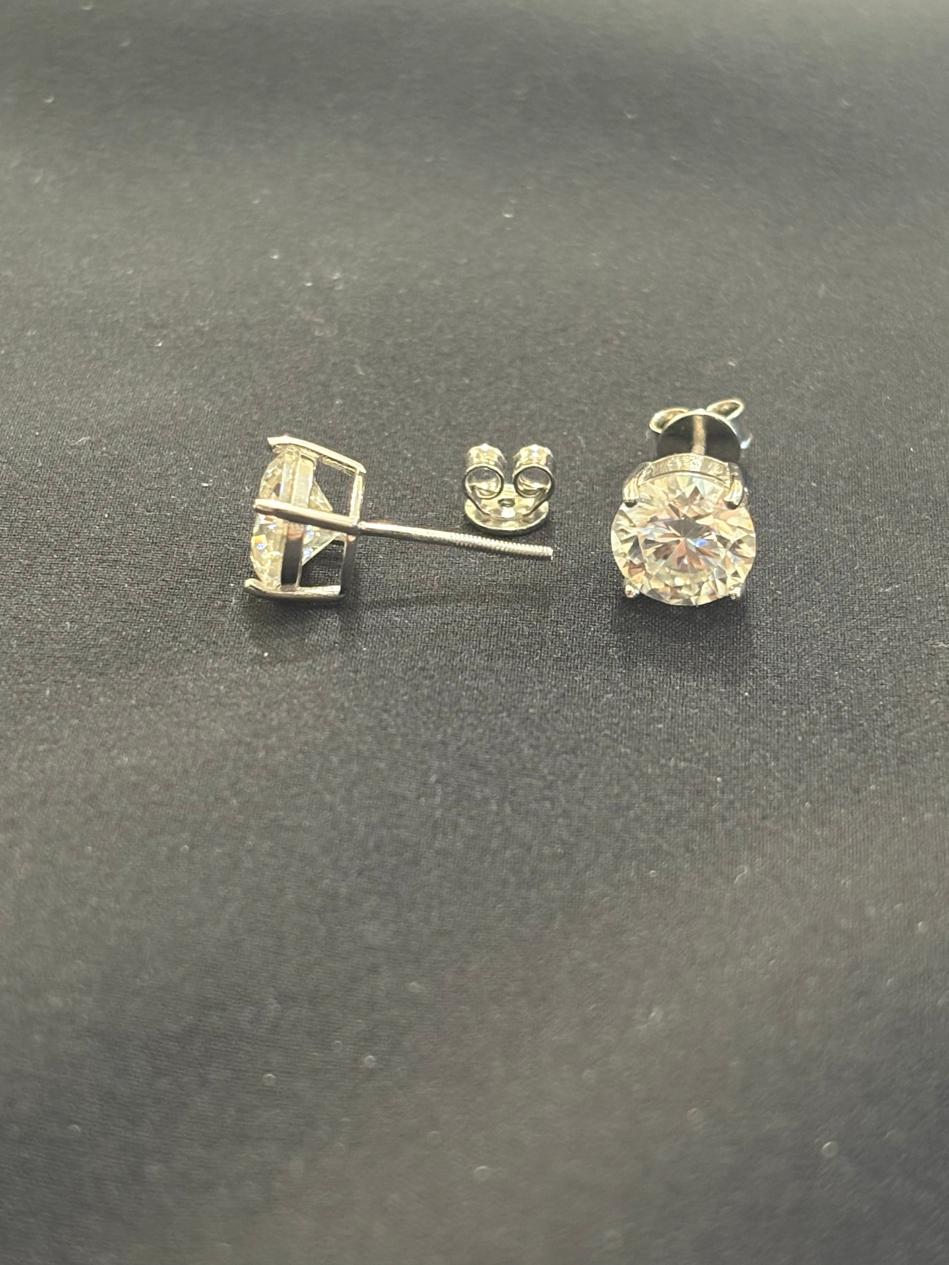 8mm Moissanite Studs